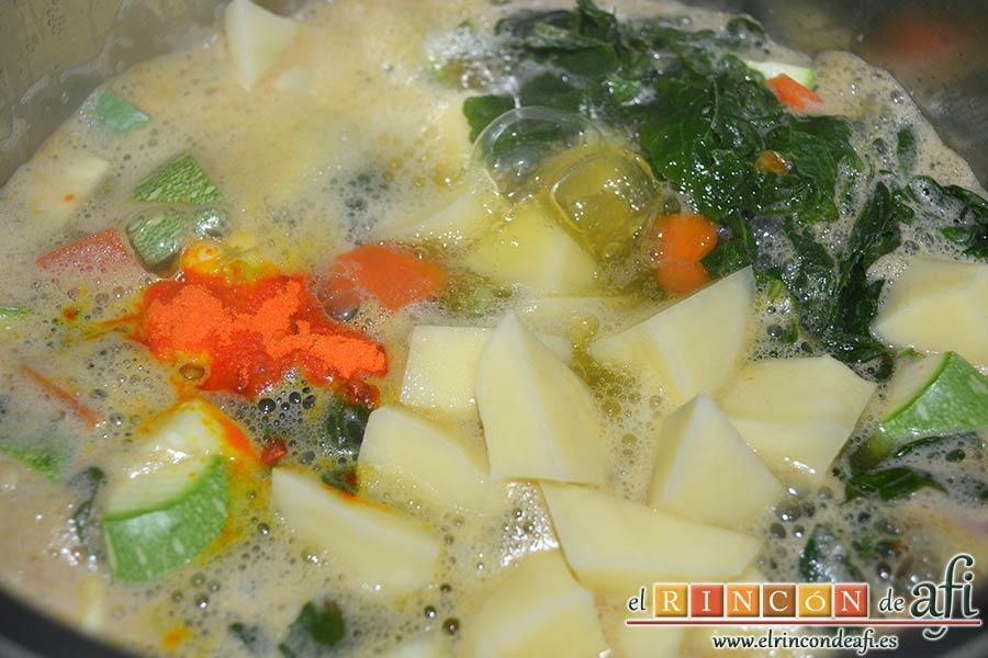 Potaje de jaramagos, pelar y triscar las papas y añadirlas a la olla junto con el colorante