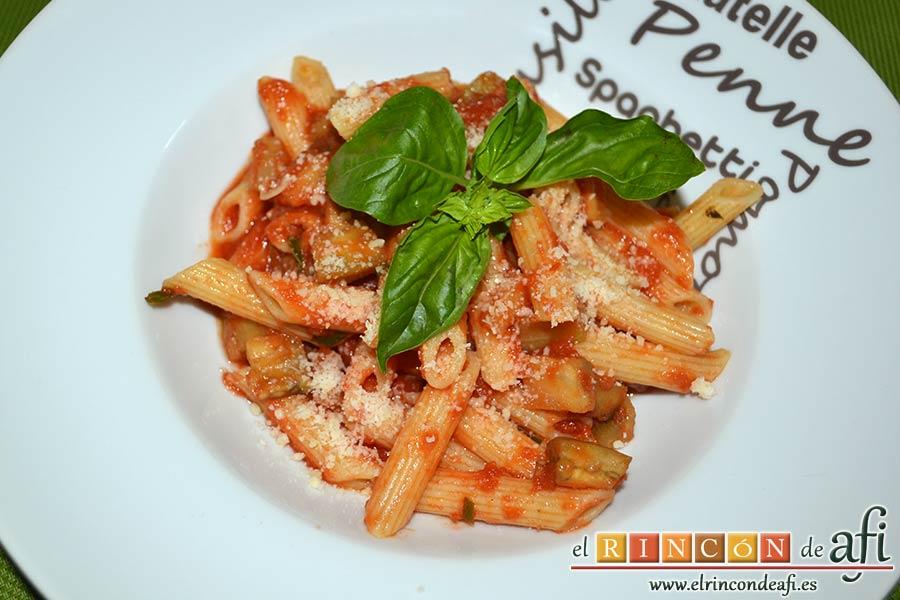 Pasta con berenjenas, sugerencia de presentación