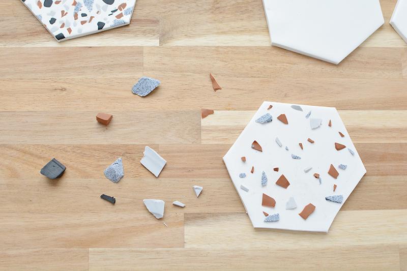 DIY | Bonitos posavasos personalizados de terrazo - El blog de Laucreativa