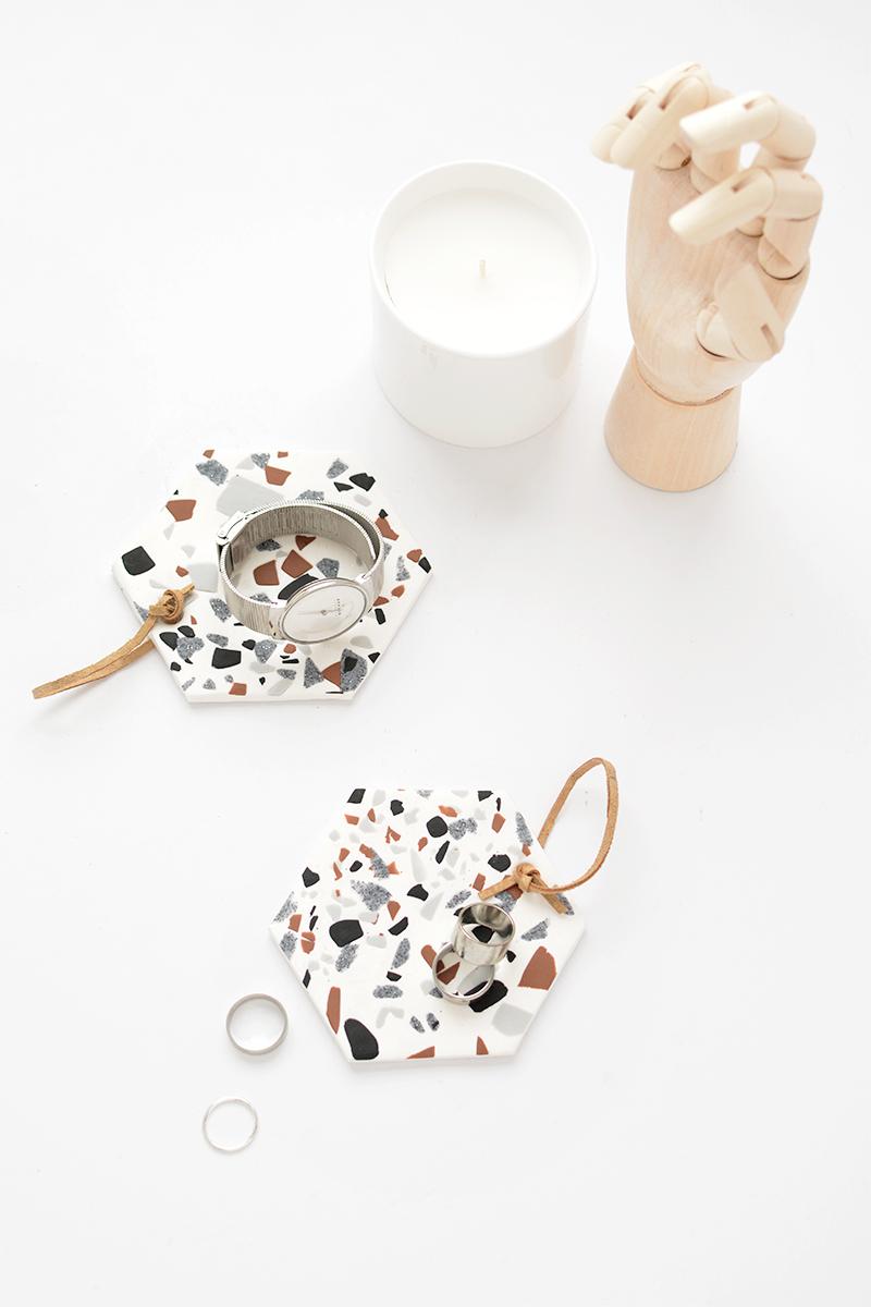 DIY | Bonitos posavasos personalizados de terrazo - El blog de Laucreativa