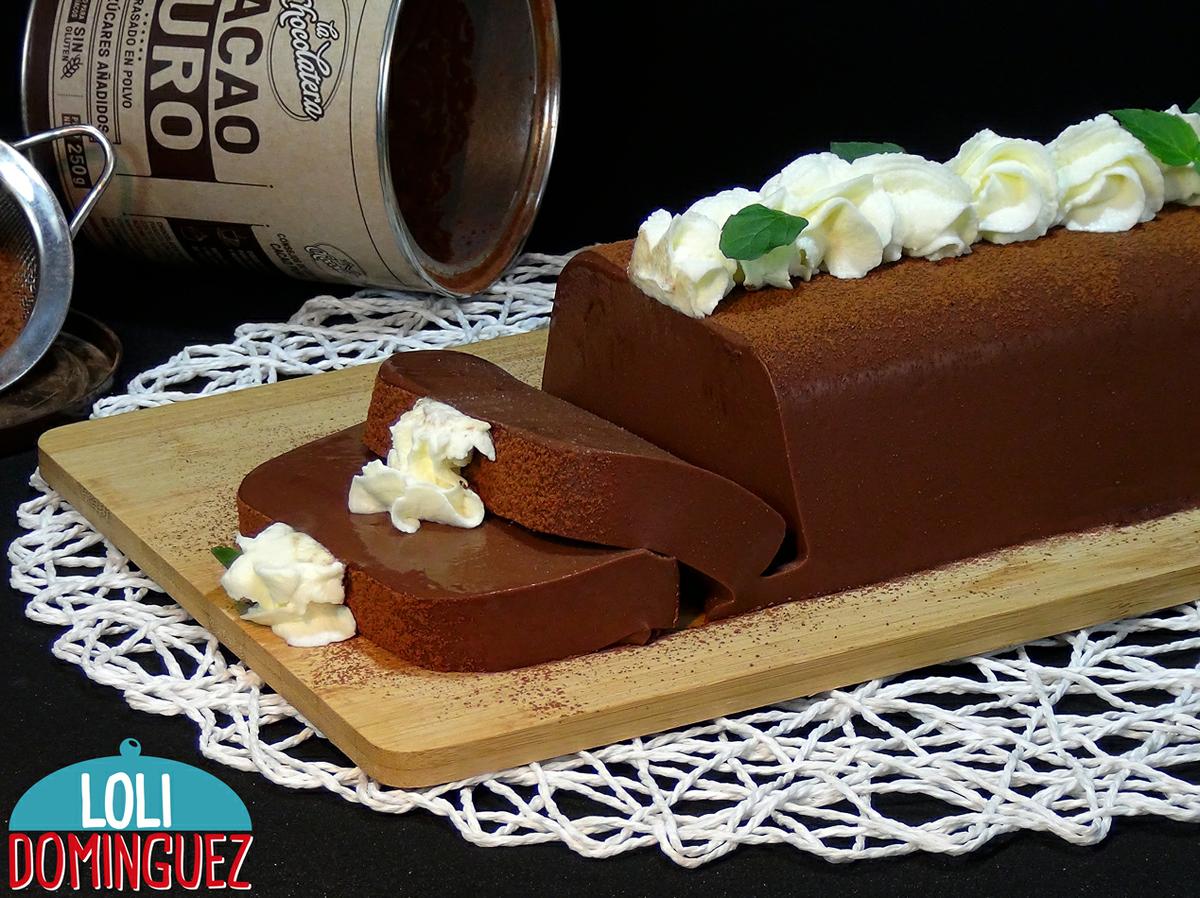 PASTEL CREMOSO DE CHOCOLATE SIN HORNO Y SIN BATIDORA. Una delicia para los amantes del chocolate; Un pastel cremoso, suave y con un sabor intenso a chocolate