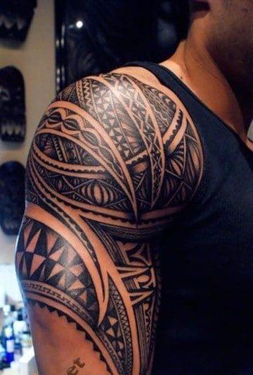 Tatuajes en los hombros para hombres