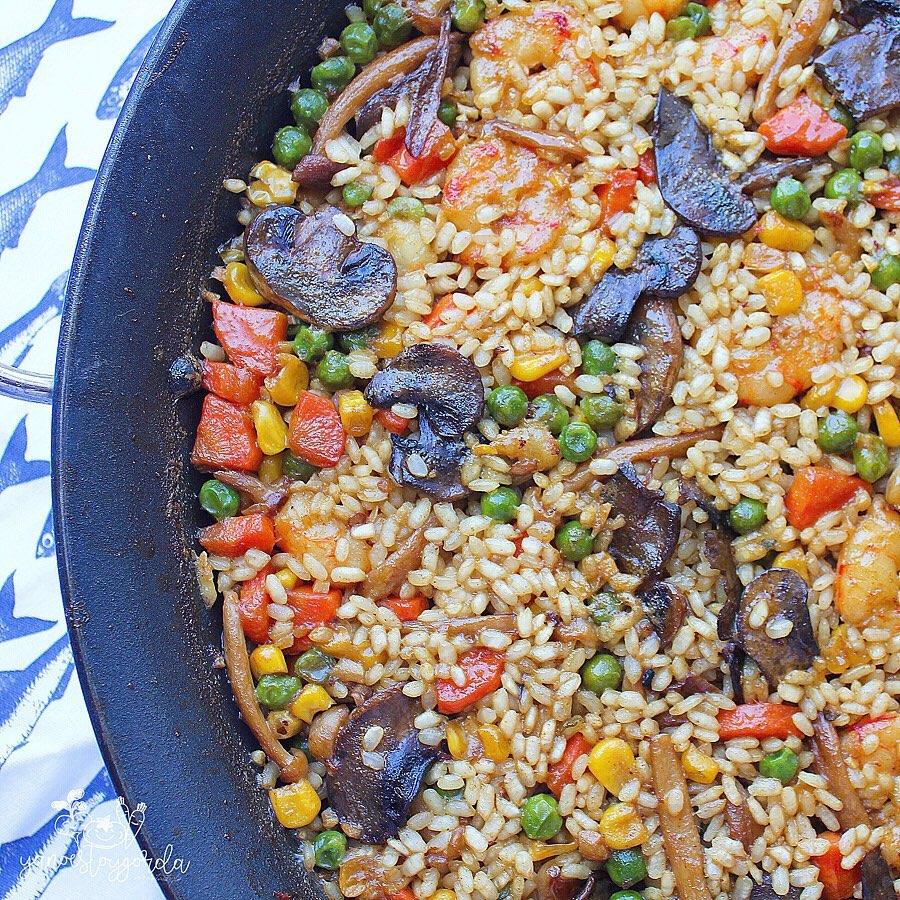 ARROZ CON VERDURAS Y GAMBONES