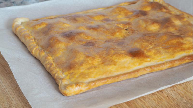 como se hace Empanada de queso, bacon y datiles receta facil