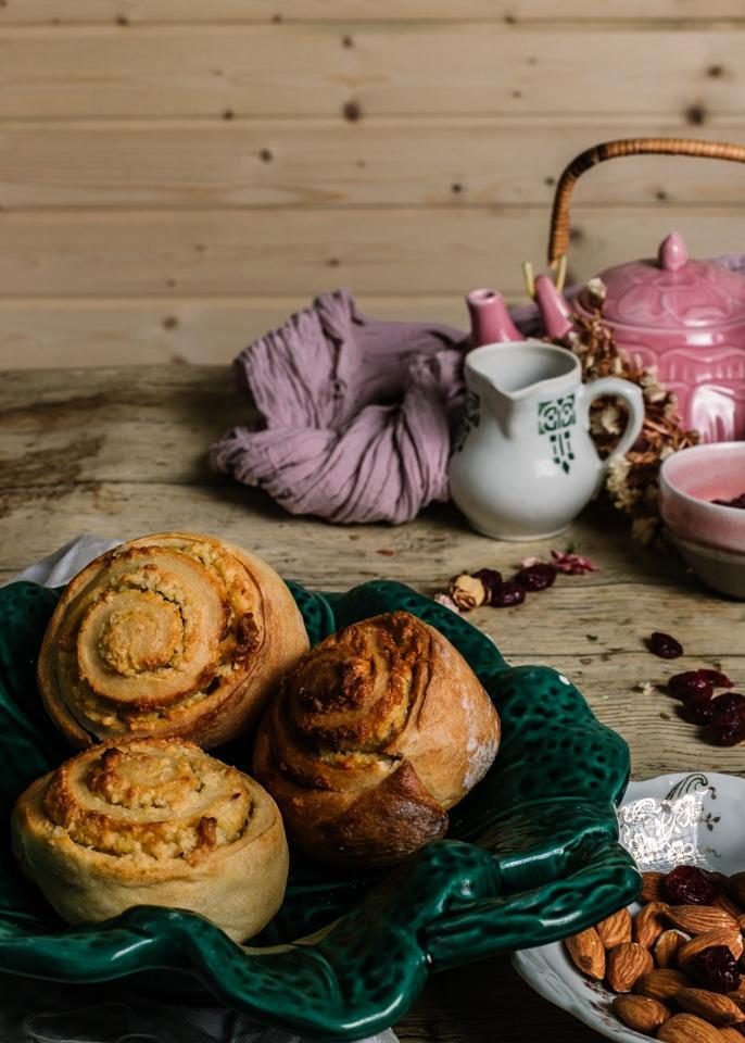 cinnamon-rolls-de-almendra