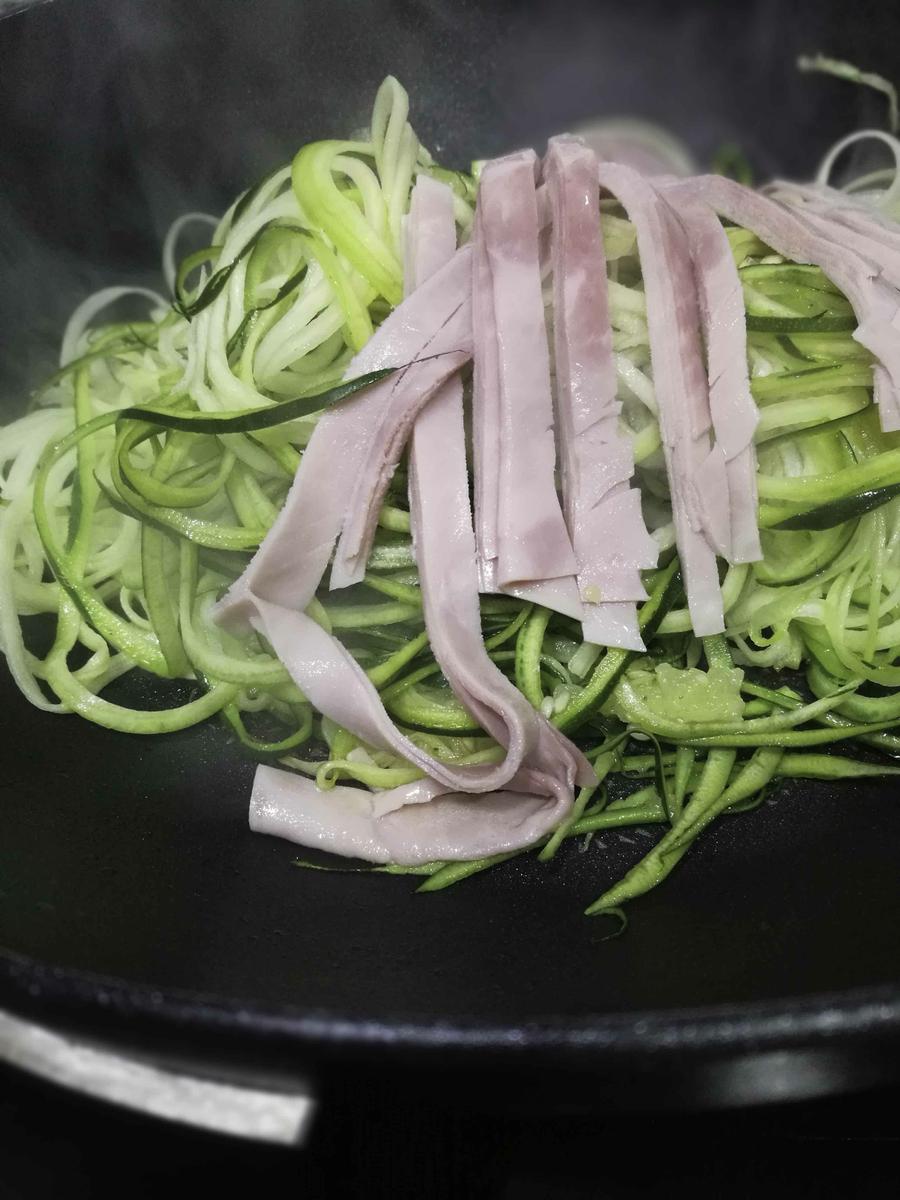 tiras de calabacin y jamon de york