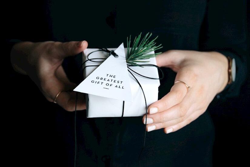 IMPRIMIBLE | Etiquetas gratis para tus regalos navideños - El blog de Laucreativa