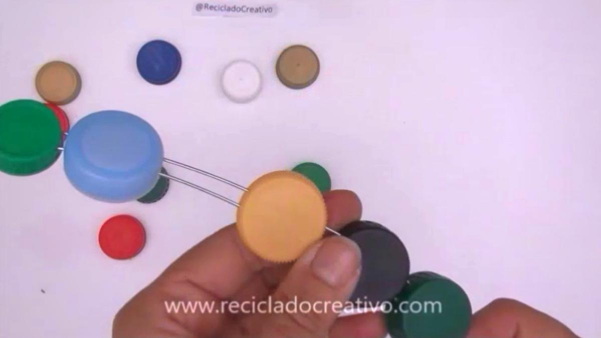 Árbol con tapitas de botellas de plástico #recicladocreativo