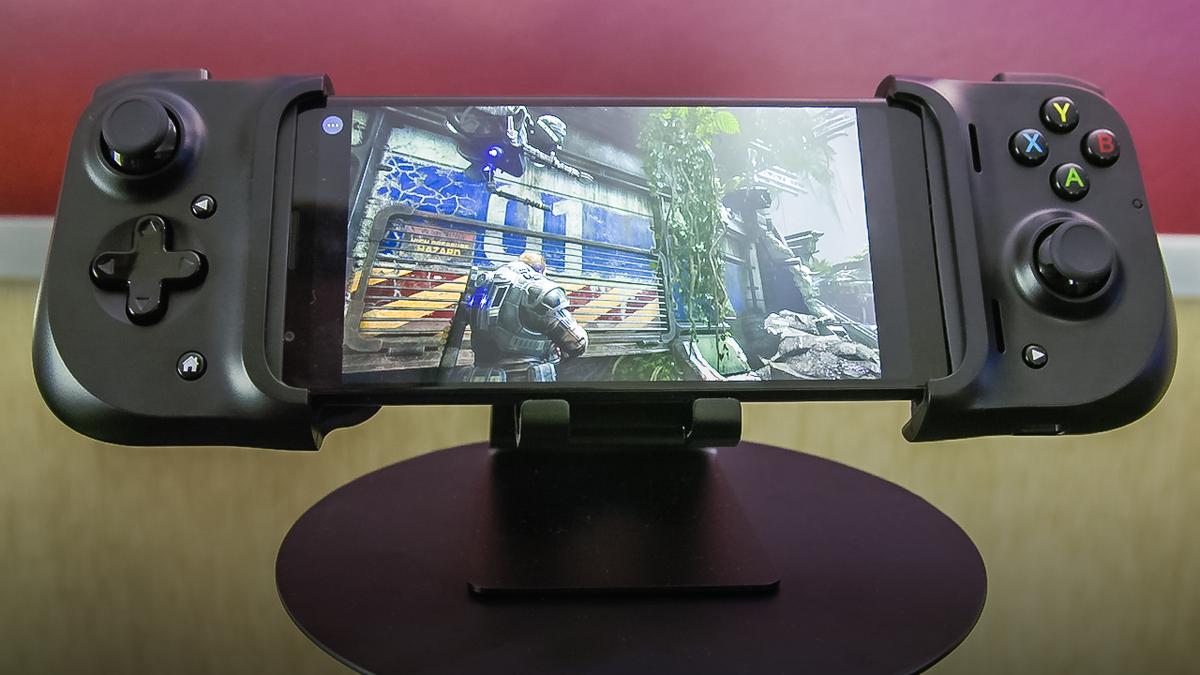 Razer Kishi - Gears 5 mediante GeForce Now - Imagen vía Engadget