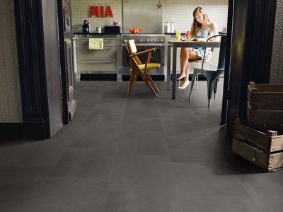 Suelo oscuro para decorar tu casa