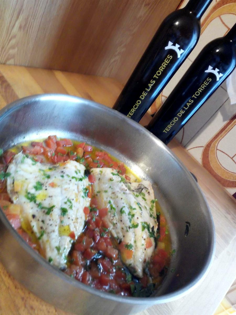 Filetes de lubina en salsa de tomate - Filetti di spigola allacqua pazza - Sea bass recipe tomato