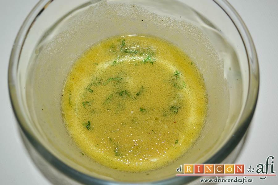 Ensalada Nizarda, mezclar bien hasta que emulsione