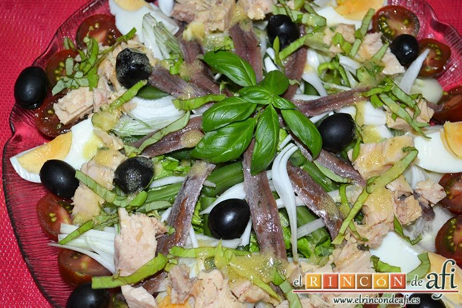 Ensalada Nizarda, aliñar