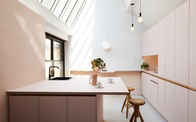 diseño de cocina en color rosa palo
