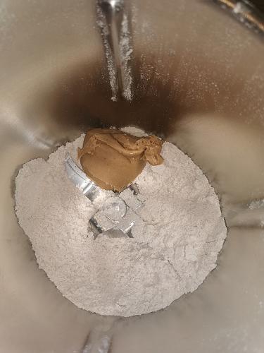 Pastel saludable tipo snikers vegano y sin gluten