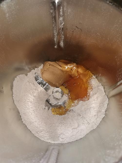 Pastel saludable tipo snikers vegano y sin gluten