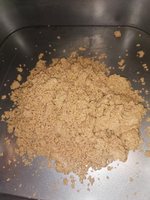 Pastel saludable tipo snikers vegano y sin gluten