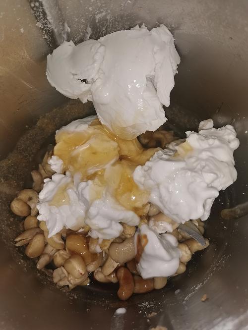 Pastel saludable tipo snikers vegano y sin gluten