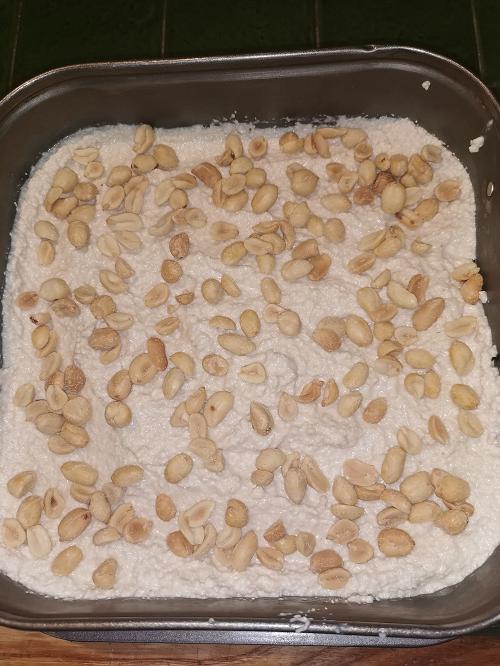 Pastel saludable tipo snikers vegano y sin gluten