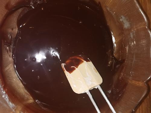 Pastel saludable tipo snikers vegano y sin gluten