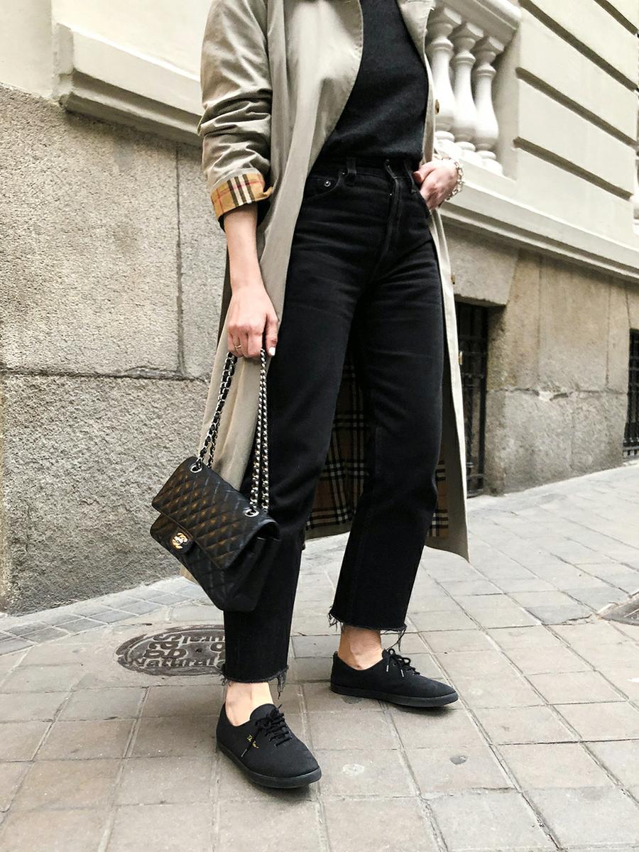 Trini | Burberry trench The Row sneakers