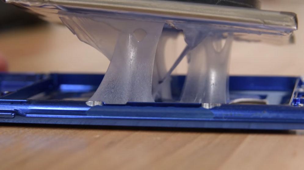 Samsung Galaxy S20 Plus - Exceso de adhesivo