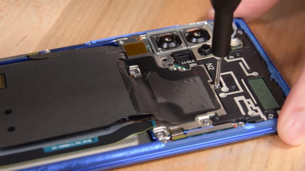 Samsung Galaxy S20 Plus - Desarmando al dispositivo