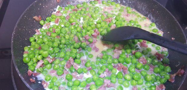 Revuelto de guisantes con jamón