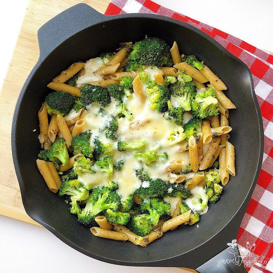 MACARRONES CON BRÓCOLI Y QUESO