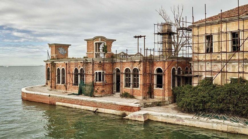 edificios en Poveglia isla de fantasmas
