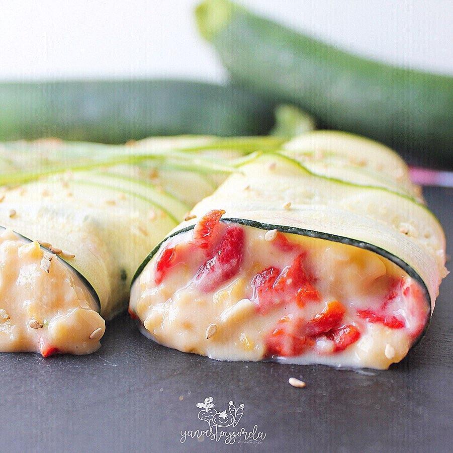 CANELONES DE CALABACÍN RELLENOS DE CREMA DE GARBANZOS