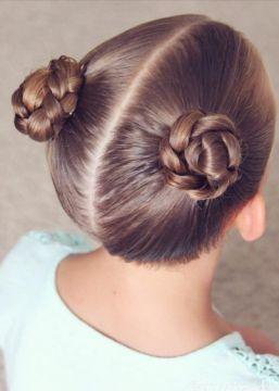 Dos moños con trenza de dos cabos