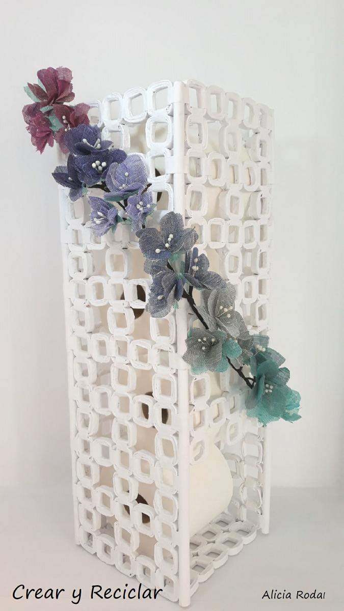 Ideas creativas para reutilizar papel de revistas o periódico / Manualidades / DIY / Reciclaje. Mira esta idea que puedes hacer reutilizando papel periódico, revistas, catálogos o las ofertas de los supermercados.