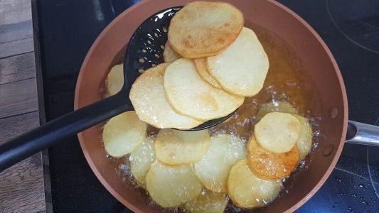 Pollo con patatas al ajo cabañil. Patricienta Cook (6)