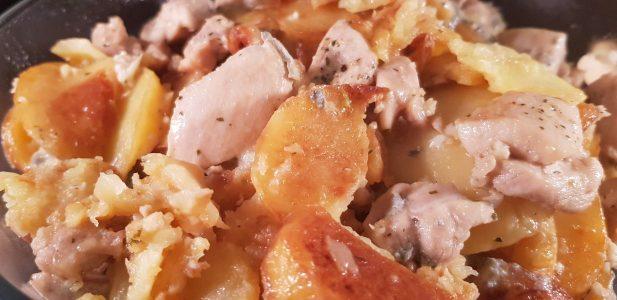 Pollo y patatas al ajo cabañil y roquefort (2)