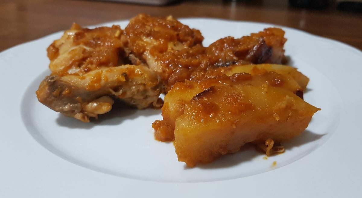 Contramuslos de pollo con patatas en olla rápida