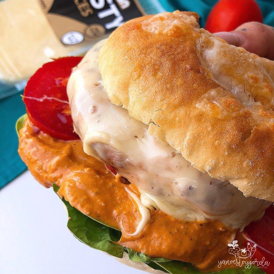 HAMBURGUESA DE PAVO CON QUESO + PAN SIN HORNO