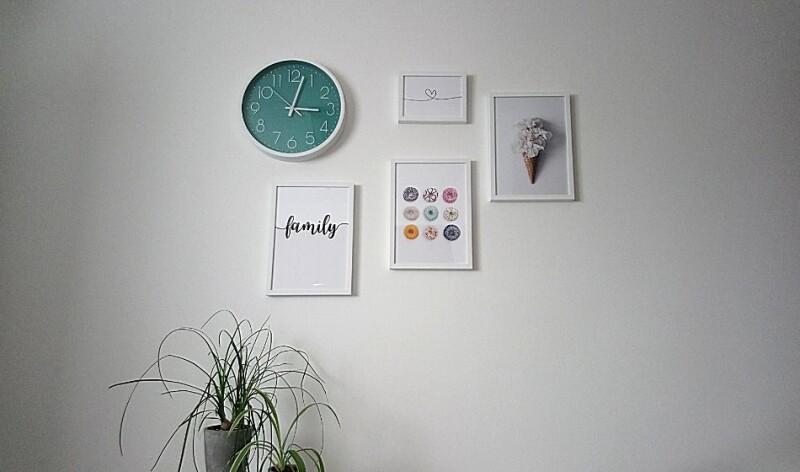 consejos_decorar_con_cuadros_composición_láminas_fondo_blanco-13