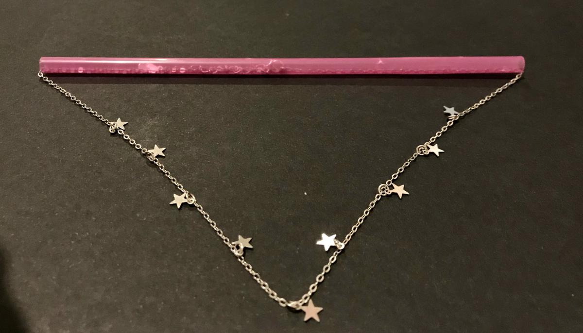 Pajita para evitar que los collares se enreden.
