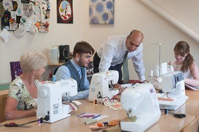 Aprende a coser en taller de costura