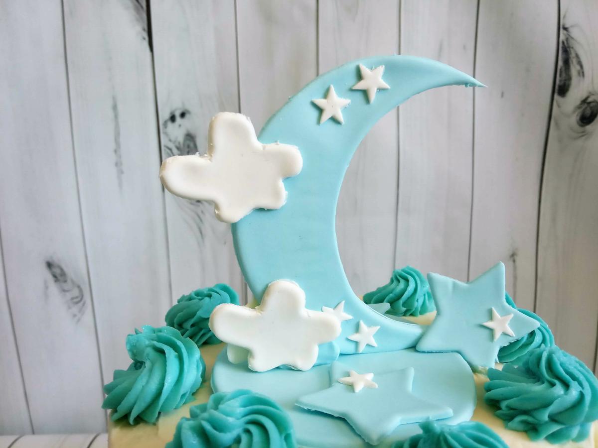 Luna y nubes de fondant