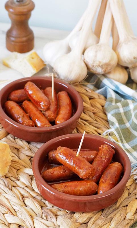 aperitivo o entrante de chistorras a la sidra
