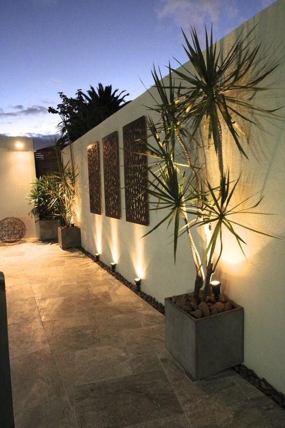iluminación de paisaje en jardín