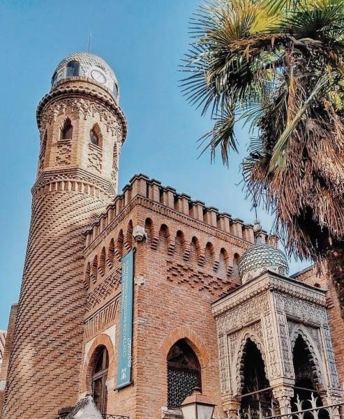 Que ver en Alcalá, Palacete de Laredo