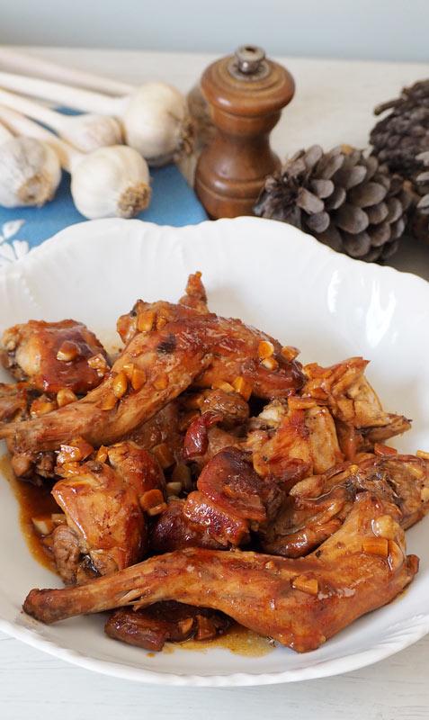 carne de conejo al ajillo