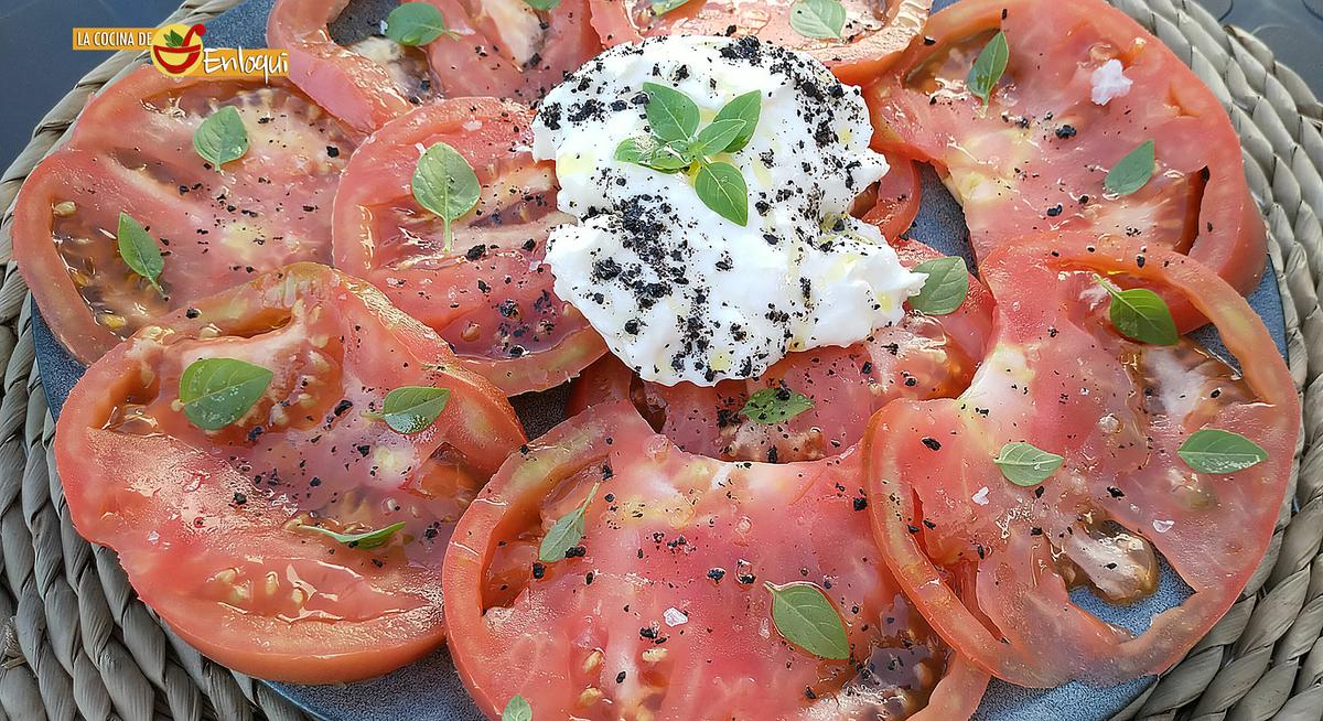 Ensalada de burrata y aroma de trufa