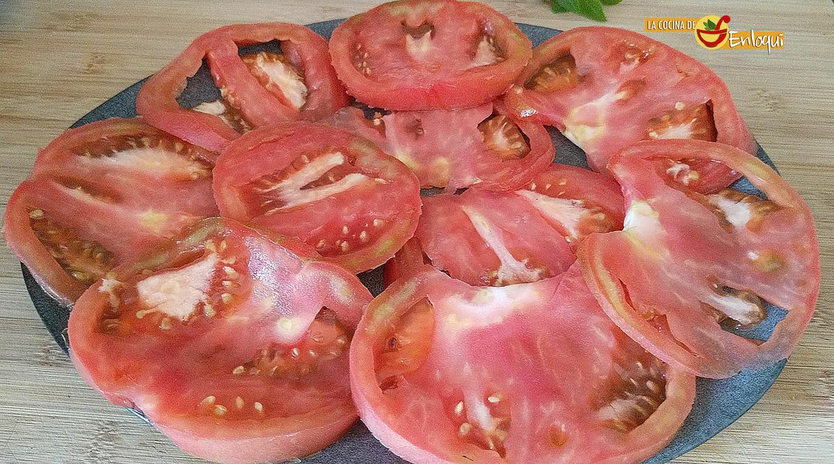 Ensalada de burrata y aroma de trufa