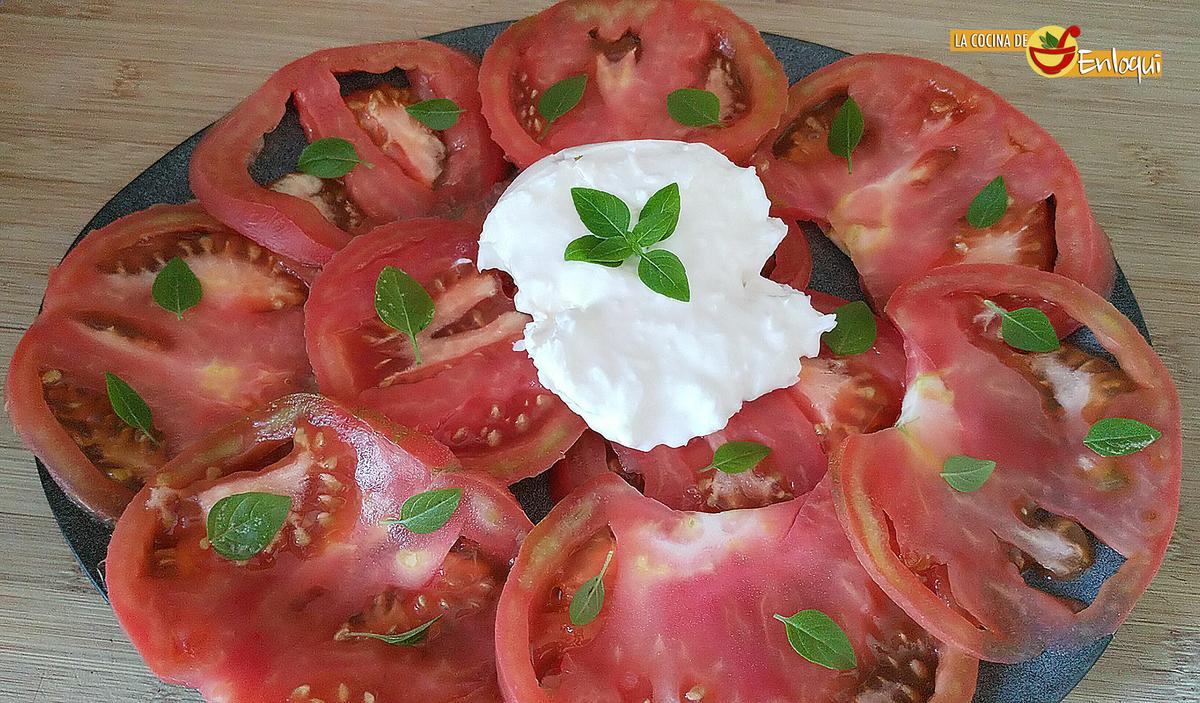 Ensalada de burrata y aroma de trufa