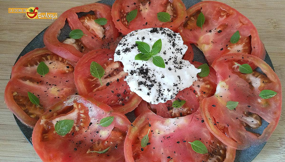 Ensalada de burrata y aroma de trufa