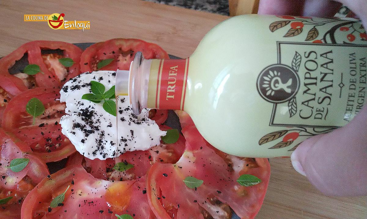 Ensalada de burrata y aroma de trufa